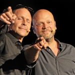 Die Feisten
Mathias 'C.' Zeh (mit Sonnenbrille) und Rainer Schacht.
Foto: Christoph MischkeKontakt:
verena krämer | kulturkraemer
im eltzhof | st.-sebastianus-str. 10 | 51147 köln
tel 02203 9800818 | fax 02203 9800899
verena@kulturkraemer.de | www.kulturkraemer.de